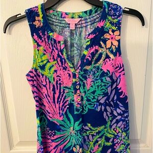 Lily Pulitzer sleeveless top! Sz Xs! Coral print and fish! Good condition!